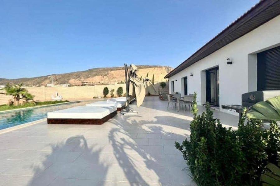 LOCATION VILLA AVEC PISCINE