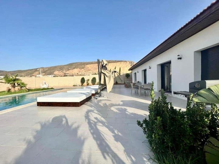 LOCATION VILLA AVEC PISCINE